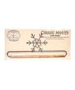 Classic Motifs Snowflake 12 Inch Fabric Holder With Dowel - $291.12 MXN