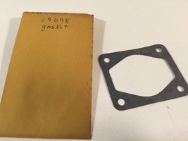 (1) Poulan Chainsaw 19098 Gasket 530019098 New Old Stock - $18.99