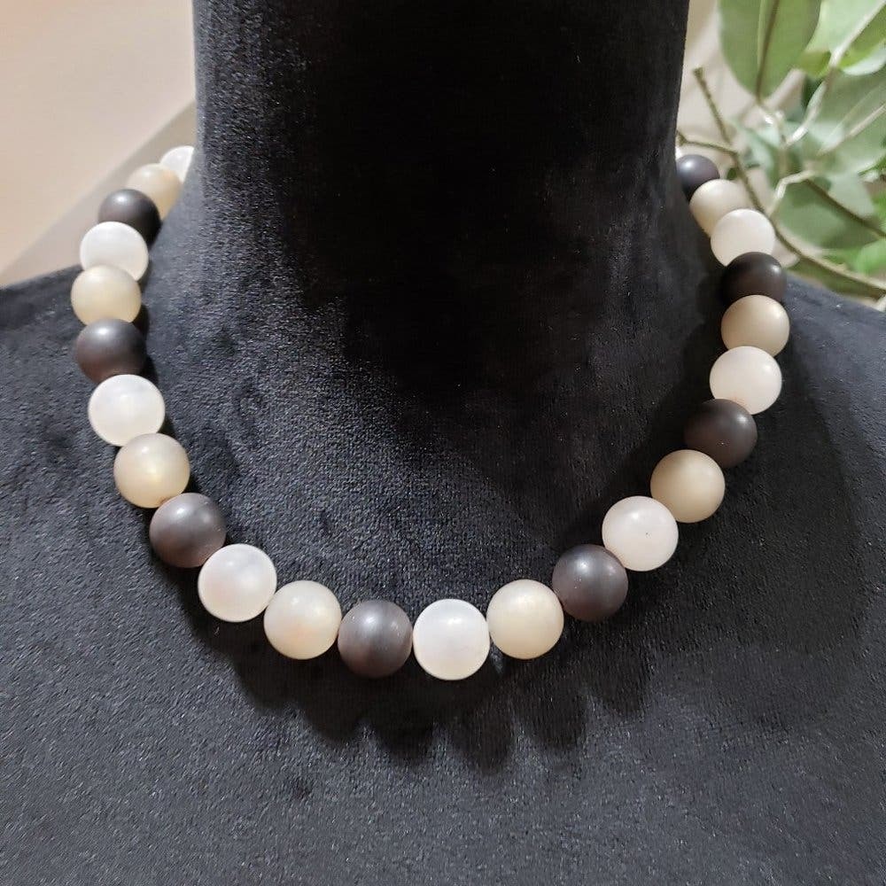 Primary image for Womens Fashion Black White Round Shell Pearl Collar Necklace with Mystery Clasp