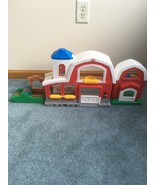 LITTLE PEOPLE FISHER PRICE FARM HOUSE WITH SOUNDS WORKS - $35.20 CAD