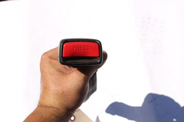 2001-2006 ACURA MDX AWD BACK SEAT PASSENGER SEATBELT BUCKLE V123 image 2