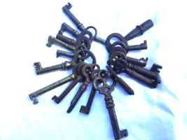 Collection of Skeleton Keys 17 Brass and Steel Keys Most For Furntiture - £33.31 GBP