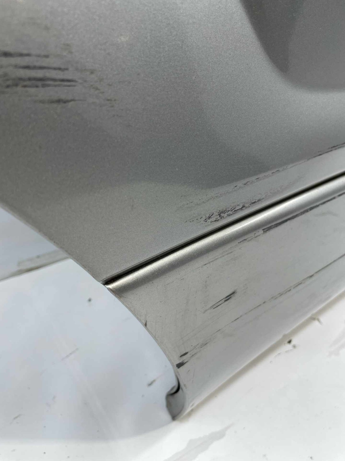 2006-2008 Subaru Forester RH Passenger Rear Driver door Assembly Scuffs Dent OEM Item image 9