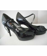 Guess open toe 4.5&quot; heel Black Patent Leather pump - $921.05 MXN