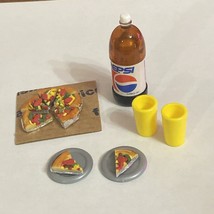 Barbie ~ Monster High Pizza Kitchen Food Dishes Pepsi Play Set Accessories - $236.16 MXN