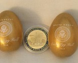 3 TRUMP = 2018 + 2019 GOLD EASTER EGGS (2) + WHITE HOUSE CHALLENGE COIN MAGA EGG - $2,073.28 MXN