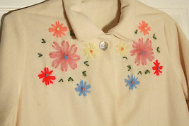 Norman At Home Wear Vtg Women House Coat Cream Embroidered Flowers Shell Buttons - £14.23 GBP