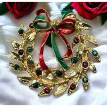 Vintage Christmas Wreath Brooch Pin Gold Tone Red Green Ribbon - £15.91 GBP