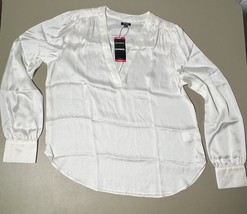 Express Satin V-Neck Top Women’s XS Marshmallow 100% Polyester - $19.79