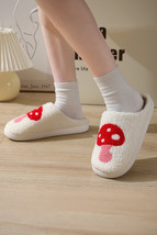 White Cute Cartoon Mushroom Graphic Fuzzy Winter Slippers - $183.90 MXN
