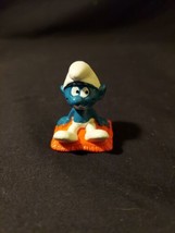 Rare 1975 Peyo Smurfs 20085 Cushion Smurf On Red Pillow Pvc Figure Hong Kong - £10.06 GBP