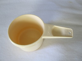 vintage Tupperware #762: Measuring Cup - 3/4 Cup - Pastel Cream - £3.08 GBP