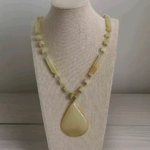 Vintage 70&#39;s Mexican White Beige Agate Carved Chalcedony Pendant Necklace - $11.87