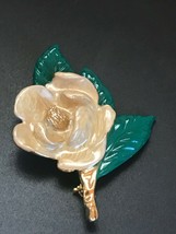 Estate Made in USA Marked Tan Swirl Enamel Rose Flower w Green Leaves Goldtone  - £12.69 GBP