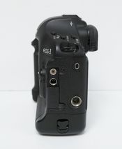 Canon EOS 1D Mark III 10.1MP Digital SLR Camera (Body Only)  image 3