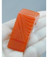 Art Deco Deeply Carved Red Bakelite Dress Fur Clip - €25,86 EUR