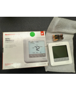 Honeywell T6 Pro Programmable Thermostat (TH6210U2001) Open Box READ - $47.85 CAD