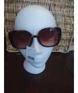 Tortoise Shell Sunglasses - $581.05 MXN