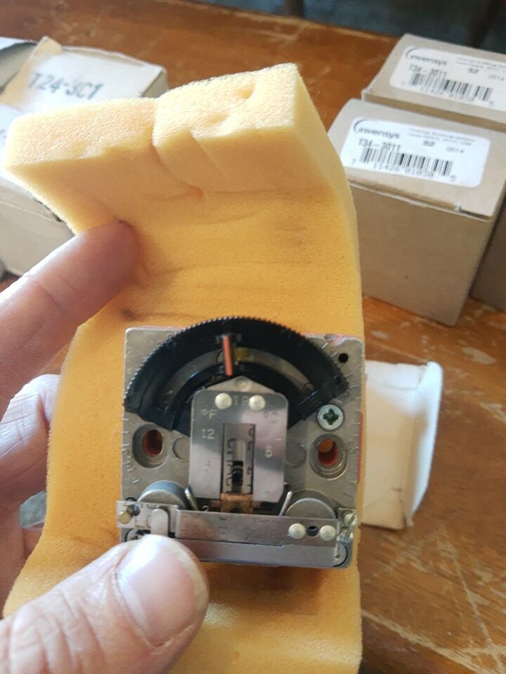 NEW INVENSYS T.A.C Schneider Pneumatic Thermostat w/ Hardware  # T24-301 - $37.99