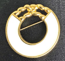 Vintage Monet Enameled Circle Pin Brooch   1 1/4&quot; in Diameter Nautical - £18.06 GBP