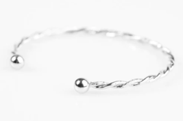 Paparazzi Twist and Shimmer Silver Bracelet - New - £3.53 GBP