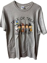 Halloween T shirt Mens M Gray Peanuts Snoopy  Trick or Treat Crew Neck - $13.62