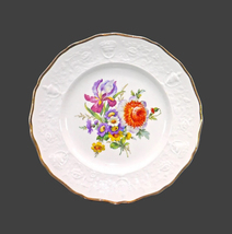 Simpsons Potters dinner plate. Center florals, embossed urns, gold edge. - £33.50 GBP