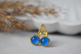 Mini blue agate earrings, 6mm Gemstone dangle earrings, Small gold earrings, Sta - £25.44 GBP