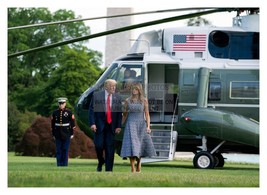 President Donald Trump And Melania Returning To The White House 5X7 Photo - $11.32