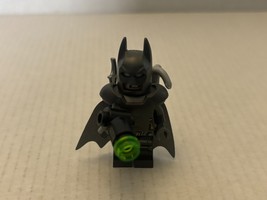 Official LEGO DC Comics Armor Batman MiniFigure - $234.05 MXN