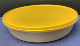 Tupperware (1831) 2 Quart Round 10&quot; x 2-1/2&quot; Storage Container Yellow Lid (1832) - £7.82 GBP