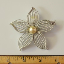 vintage silver tone cut out flower brooch pin with faux pearl center - $9.89