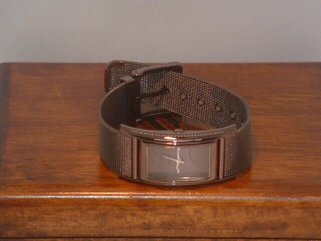 Pre-Owned Women’s DKNY NY-3994 Mesh Bracelet Fashion Analog Watch - $123.75