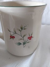 Pfaltzgraff Winterberry Coffee Tea Cocoa Mugs Set of 4 Christmas 10 oz - £14.70 GBP