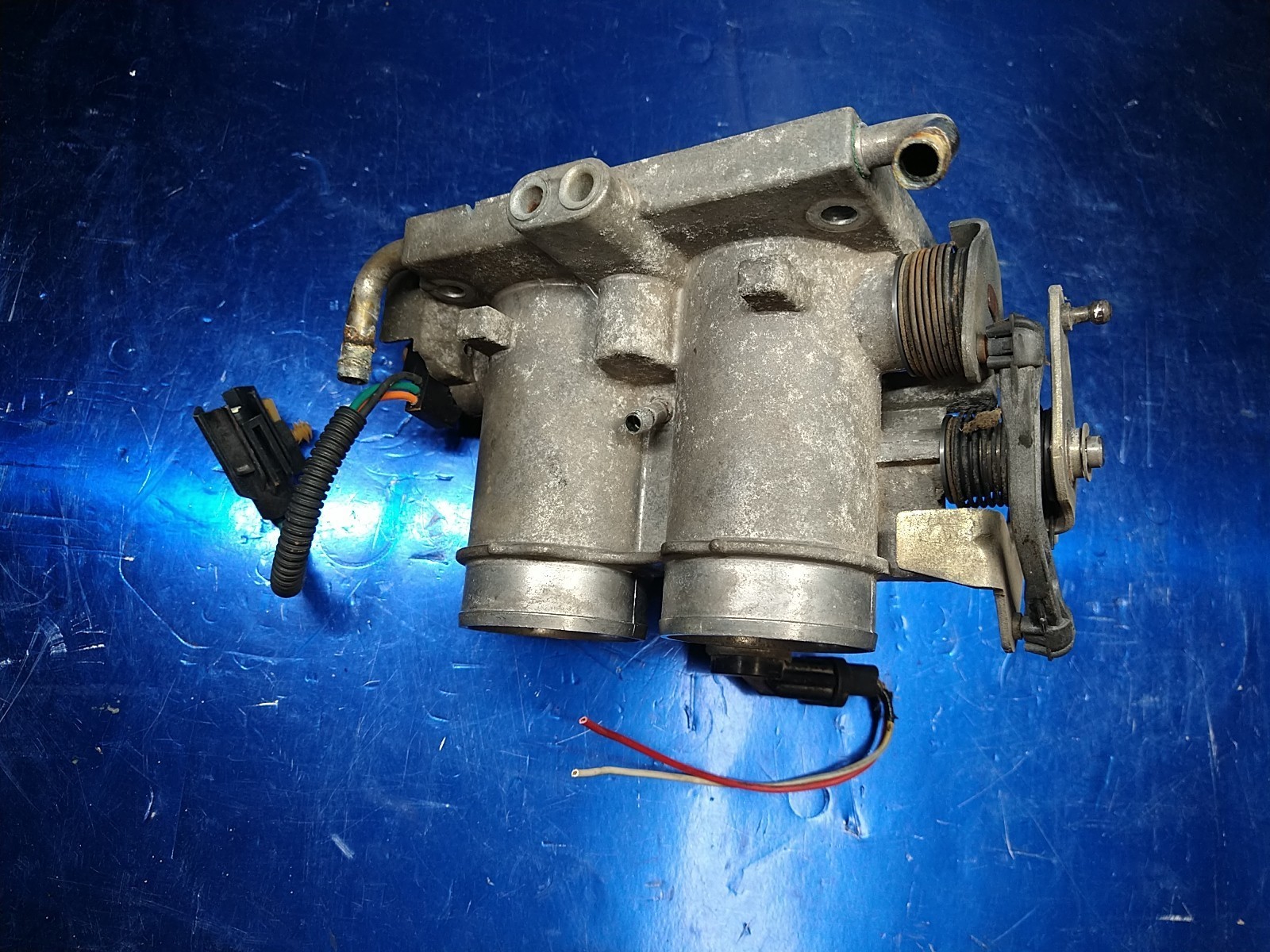 1988 - 1996 FORD F150 F250 TRUCK VAN  E150 E350 5.0 5.8 THROTTLE BODY CL... - £111.24 GBP