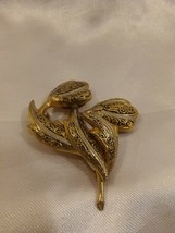 Vintage Gold and Silver Tone Filigree Brooch Floral Spray Flowers - £9.55 GBP