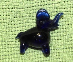 Cobalt Blue Glass Elephant Miniature Figurine Vintage Decorative Animal 1 1/4&quot; - £12.68 GBP