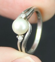 1950&#39;s Sterling Silver &amp; Pearl &amp; Diamonds Ladies Ring .925 Size 7 Estate Sale! - £27.96 GBP