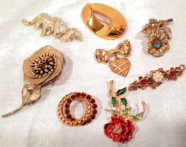 Vintage Brooch Lot of 8 Gold Tone Jewelry  Rose Flower Pink Red Rhinesto... - $35.53