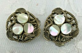 Vintage Mother of Pearl Clip On Earrings 7/8&quot; in Diameter - £17.72 GBP