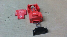 ALLEN BRADLEY TROJAN 5 SAFETY SWITCH WITH ACTUATOR KEY / CONTACTS OPS TE... - $399.08 MXN