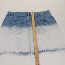 Forever 21 Women's Blue/White Distressed Denim Frayed Mini Skirt Size 14 (36×17) image 6