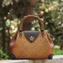 Vintage wooden handle woven handbag weaving straw bag  ladies hand bags - £77.50 GBP