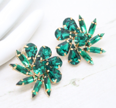 Beautiful Vintage Style Emerald Green Rhinestone Cluster EARRINGS Jewellery - £14.52 GBP