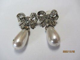Vintage Silvertone W/ Faux Pearls &amp; Rhinestone Teardrop Earrings 1-3/4&quot; Long - £7.85 GBP