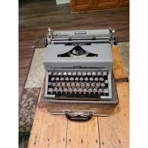 Vintage Typewriter Royal Quiet De Luxe Manual Typewriter, 1949? with Case - £200.17 GBP