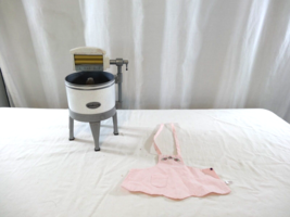 American Girl KIT&#39;S WASHDAY  Washer Laundry Machine + Apron - £46.46 GBP