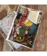 Vintage Crafting Box - $534.05 MXN