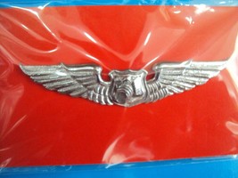 JUNIOR DEGREE ROYAL THAI AIR FORCE PHOTOGRAPH METAL WING BADGE PIN - $256.64 MXN