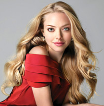 Actress AMANDA SAYFRIED red dress &amp; long blonde hair 8x8 portrait - $152.12 MXN
